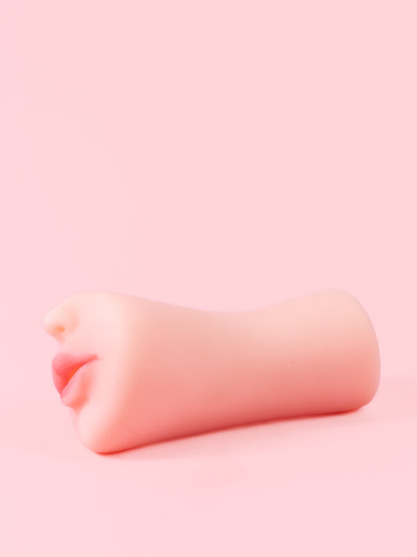 Iris - Masturbator Oral Realist