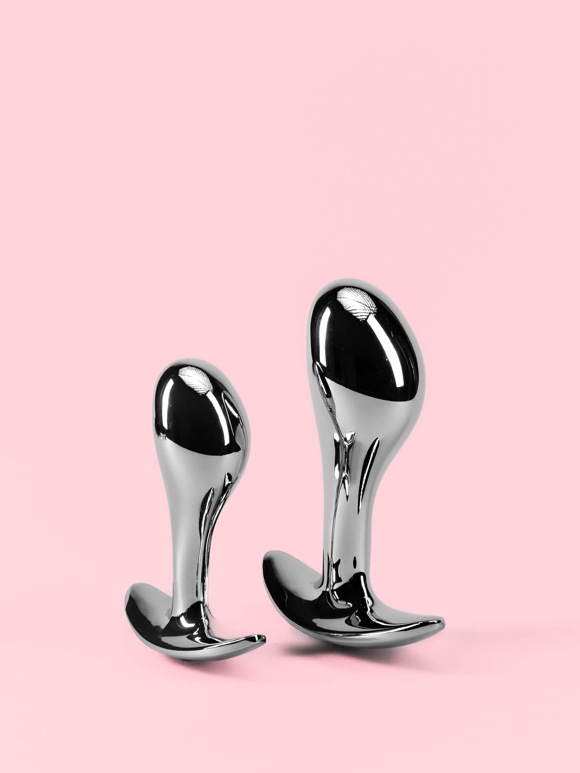 Butt Plug din Metal cu Design Curbat image 4